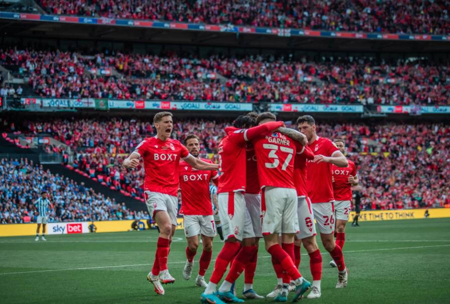 爱游戏平台体验-关于曼联中场传球精准，助攻频频取得进球的信息